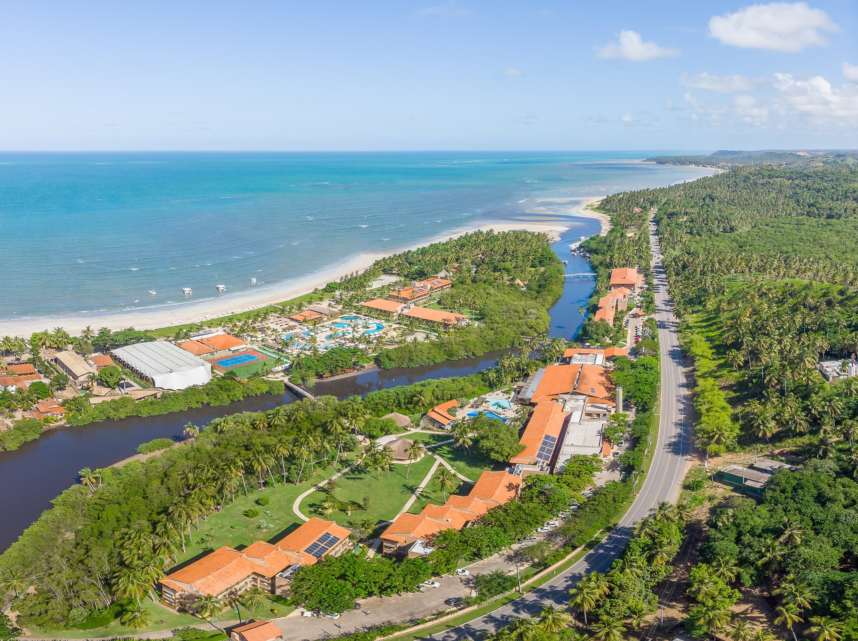 Vista aérea do Salinas Maragogi, resort All Inclusive à beira-mar