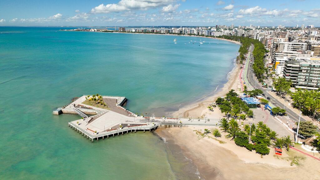 praia representando se Maceió em julho vale a pena